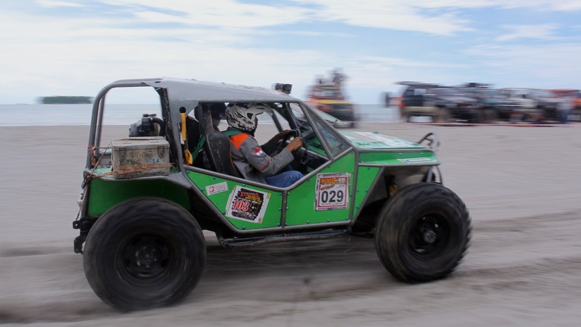 Jajal Mobil Offroad di Atas Medan Pasir Pantai Gandoriah Pariaman - Bagian 2