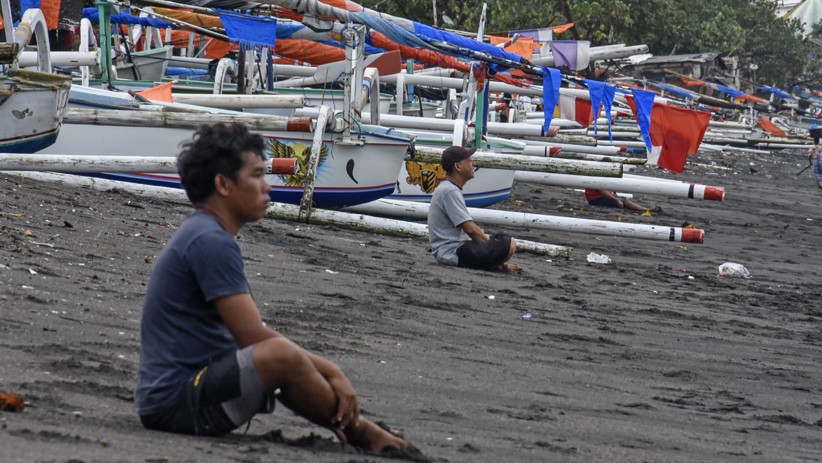 Nelayan Mataram Tidak Melaut karena Gelombang Tinggi - Bagian 1