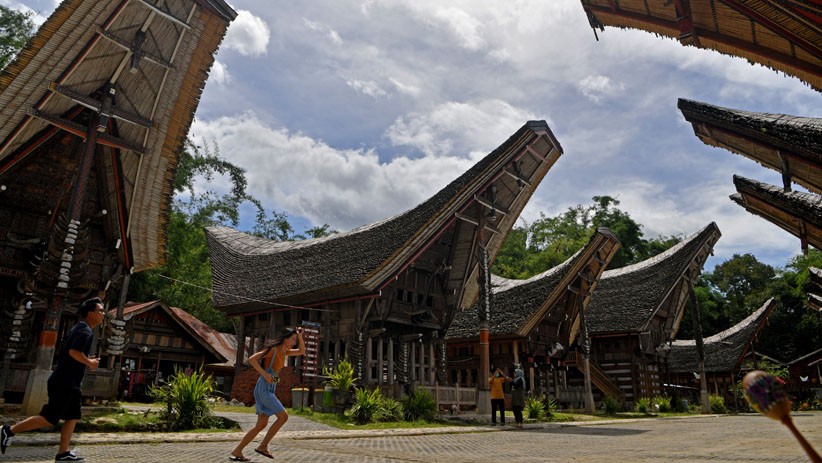 Zona Hijau, Kawasan Kete Kesu Toraja Utara Ramai Dikunjungi Wisatawan - Bagian 1