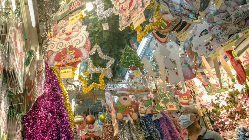 Penjualan Pernak-pernik Natal Tahun Ini Turun Drastis - Bagian 1