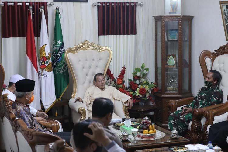 Ganjar, Kapolda dan Pangdam Sowan Habib Luthfi, Pengajian Maulid Akbar Kembali Ditunda