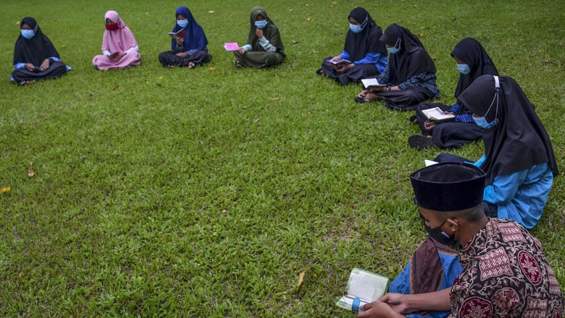 Hilangkan Jenuh dengan Membaca Alquran di Ruang Terbuka - Bagian 2