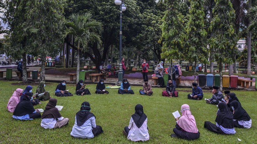 Hilangkan Jenuh dengan Membaca Alquran di Ruang Terbuka - Bagian 1