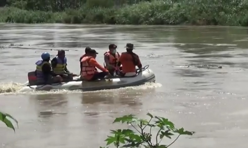 Gegara Batang Kayu, Kakek di Wajo Hanyut Terseret Arus Sungai Walenae