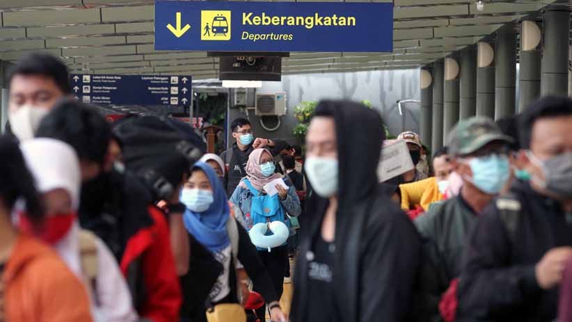 Ribuan Calon Penumpang Kereta Rapid Test Antigen di Stasiun Senen - Bagian 5