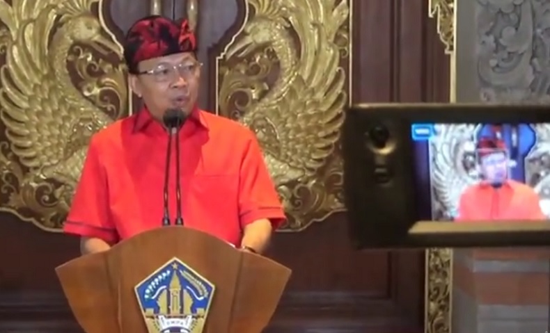 Wayan Koster Minta Desa Adat Aktifkan Satgas Gotong Royong untuk PPKM Mikro