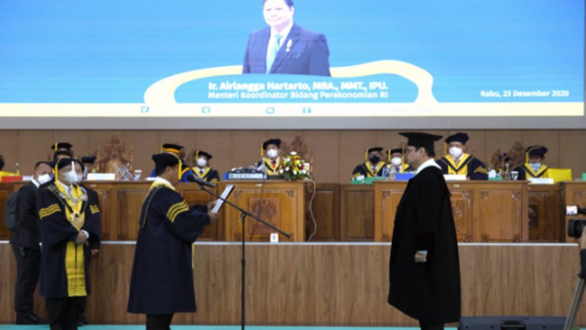 Airlangga Hartarto Terima Gelar Doktor Honoris Causa dari UNNES - Bagian 3