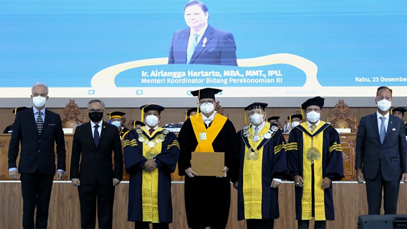 Airlangga Hartarto Terima Gelar Doktor Honoris Causa dari UNNES - Bagian 1