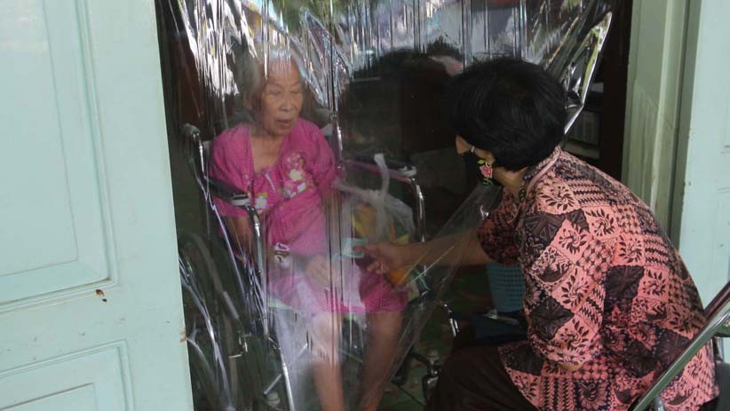 Begini Para Lansia Panti Wreda Semarang Rayakan Natal di Tengah Pandemi - Bagian 5