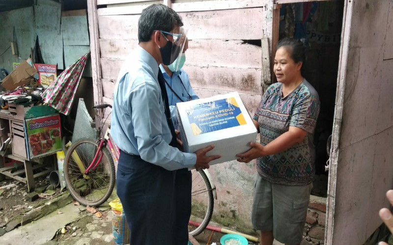 Anak Buah Sri Mulyani di Sumsel Salurkan Paket Sembako 