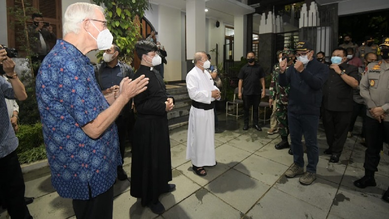 Bawa Pesan Damai, Ridwan Kamil dan Forkompinda Jabar Ucapkan Selamat Natal