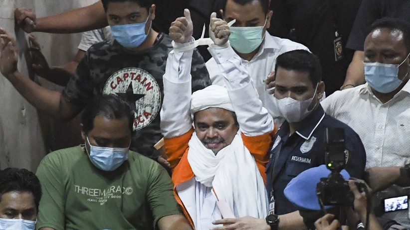 10 Foto Peristiwa Tahun 2020, Nomor 3 Pos Polisi Dibakar Massa - Bagian 9