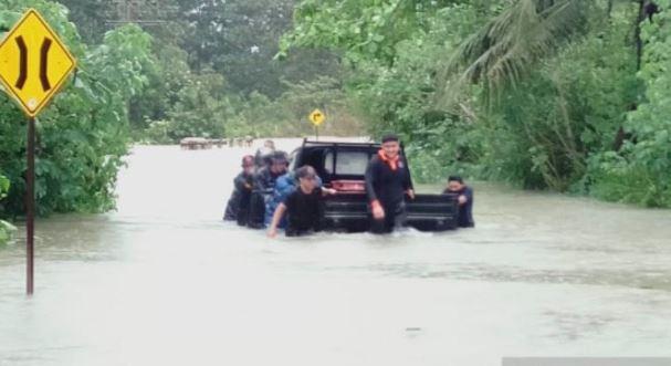 Prihatin Banjir-Longsor Tanjungpinang, Gubernur Isdianto Minta Warga Bersabar