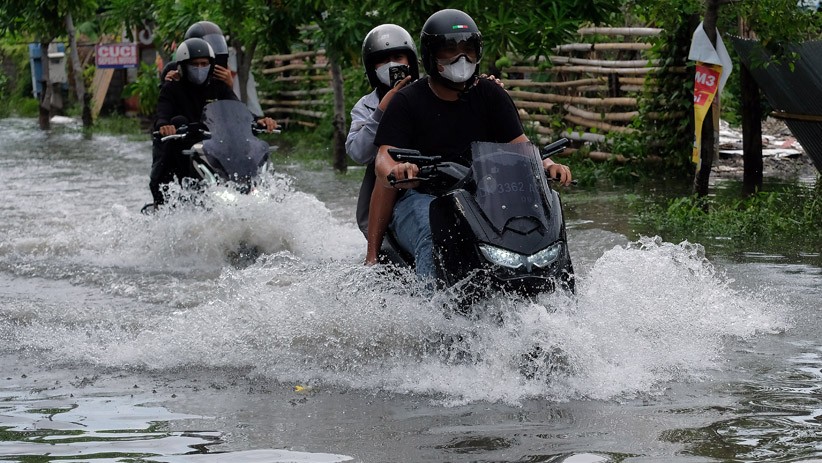 Curah Hujan Tinggi Guyur Wilayah Bali, Jalanan Denpasar Terendam Banjir - Bagian 2