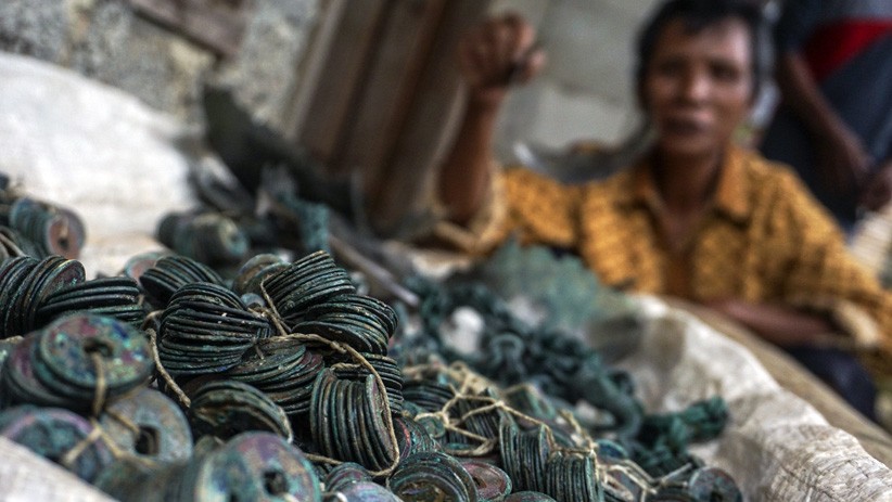 Warga Pekalongan Temukan Harta Karun Berupa 1.997 Keping Koin Kuno - Bagian 2