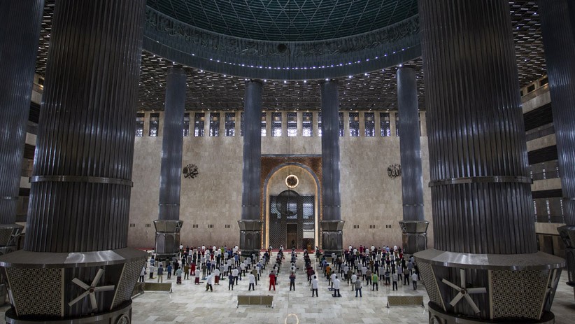 Suasana Salat Jumat di Masjid Istiqlal usai Selesai Renovasi - Bagian 2