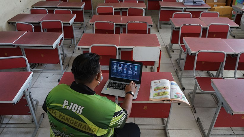 Potret Guru Sekolah Dasar di Tangsel Mengajar Online - Bagian 1