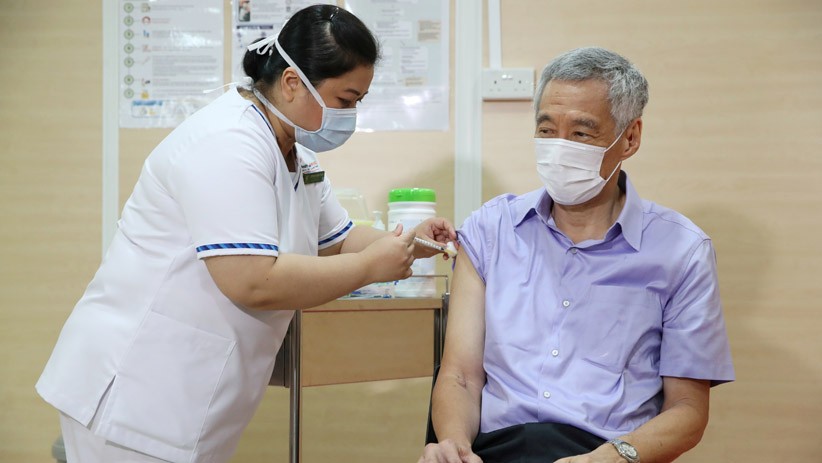 PM Singapura Lee Hsien Loong Disuntik Vaksin Covid-19 - Bagian 1