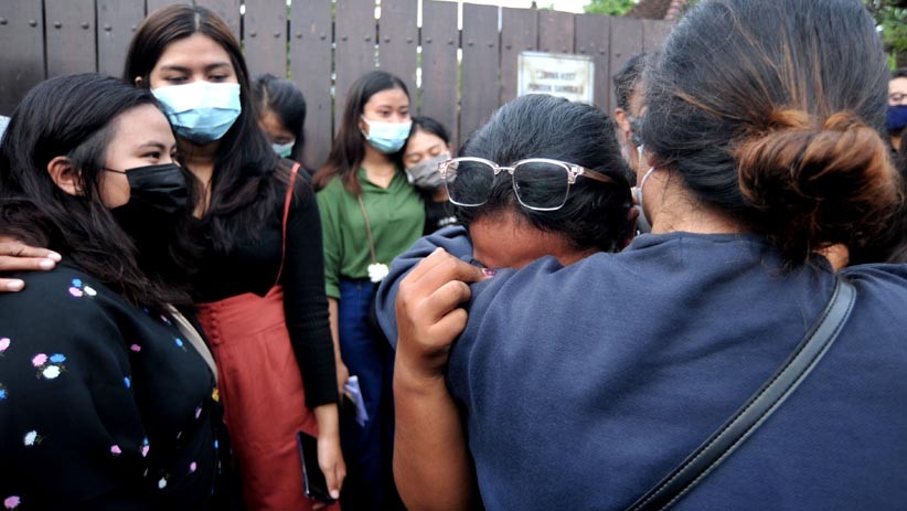 Keluarga Pramugari Sriwijaya Air Mia Tresetyani Gelar Kebaktian Doa Bersama - Bagian 2