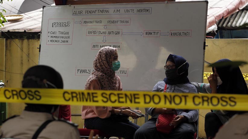 Keluarga Korban Sriwijaya Air SJ 182 Datangi RS Polri Serahkan Data Ante Mortem - Bagian 2