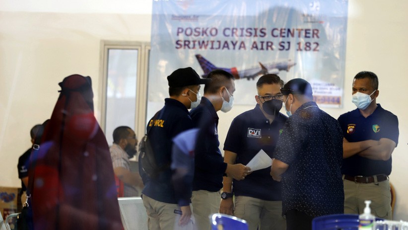 DVI Polda Kalbar Ambil Sampel DNA Keluarga Penumpang Pesawat Sriwijaya Air - Bagian 1