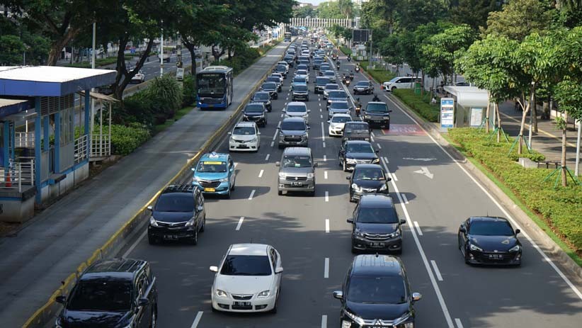 PSBB Ketat Jawa-Bali Berlaku Hari Ini, Kondisi Lalu Lintas Jakarta Padat - Bagian 1