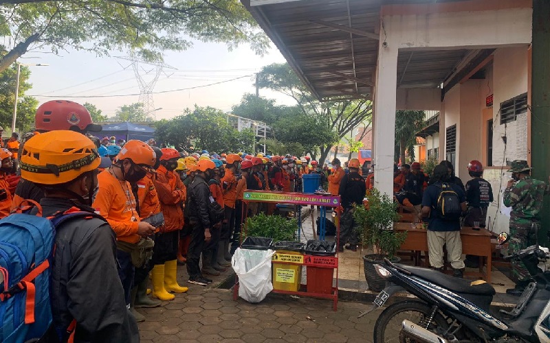 Operasi Hari Keempat Longsor Cimanggung Sumedang, Tim SAR Cari 24 Orang 