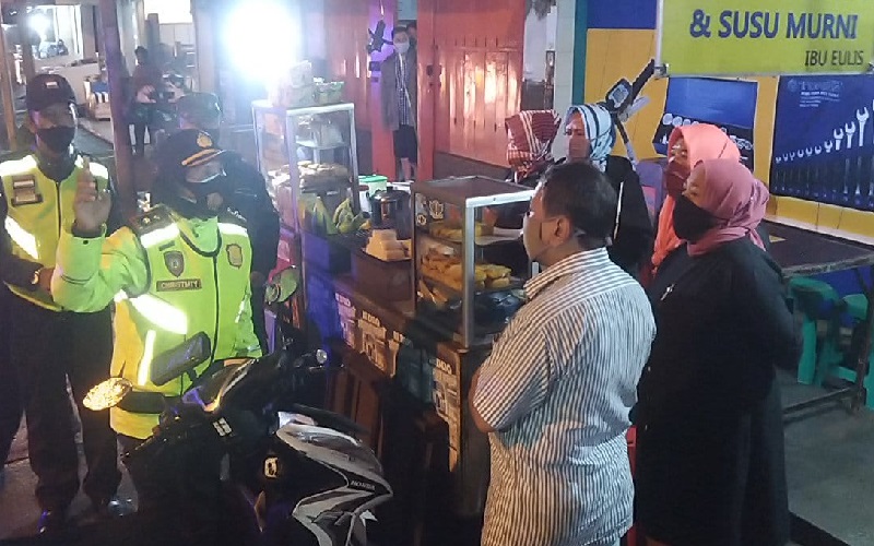 Langgar Jam Operasional selama PPKM, Tempat Usaha di KBB Diancam Denda Rp500.000
