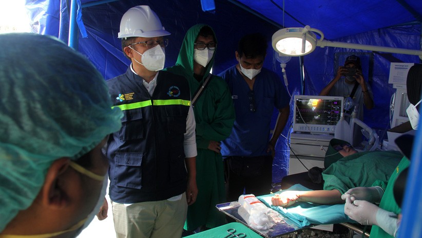 Menkes Budi Gunadi Sadikin Cek Kondisi Korban Gempa Sulawesi Barat - Bagian 3