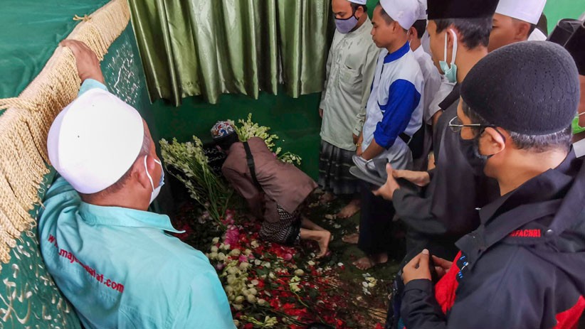 Makam Habib Ali bin Abdurrahman Assegaf Didatangi Ratusan Pelayat - Bagian 1