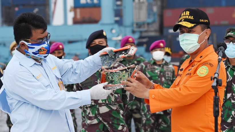 Kotak Penyimpanan Memori CVR Sriwijaya Air Diserahkan ke KNKT untuk Diinvestigasi - Bagian 2