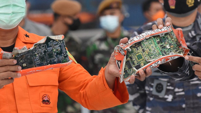 Kotak Penyimpanan Memori CVR Sriwijaya Air Diserahkan ke KNKT untuk Diinvestigasi - Bagian 1
