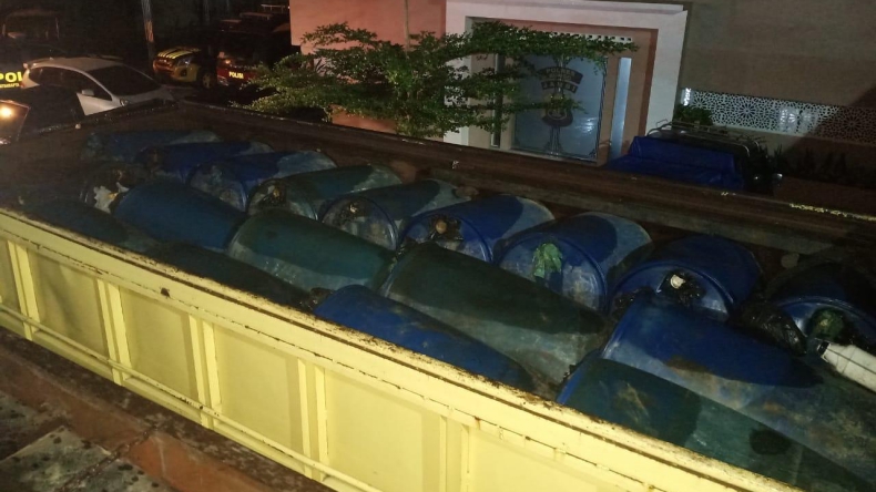 Polres Mukomuko Tetapkan 2 Tersangka Kasus Penyelundupan BBM Ilegal