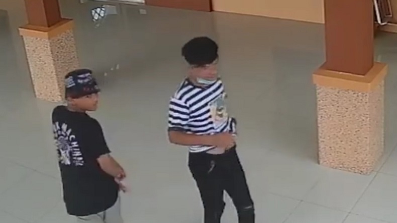 2 Pencuri Kotak Amal Masjid di Tasikmalaya Terekam CCTV, Begini Aksinya