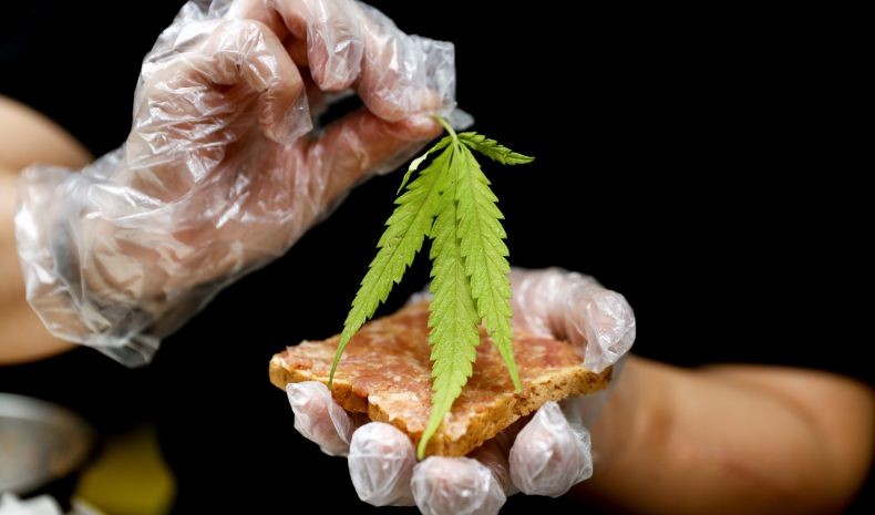 Restoran di Thailand Ini Hidangkan Menu Daun Ganja 