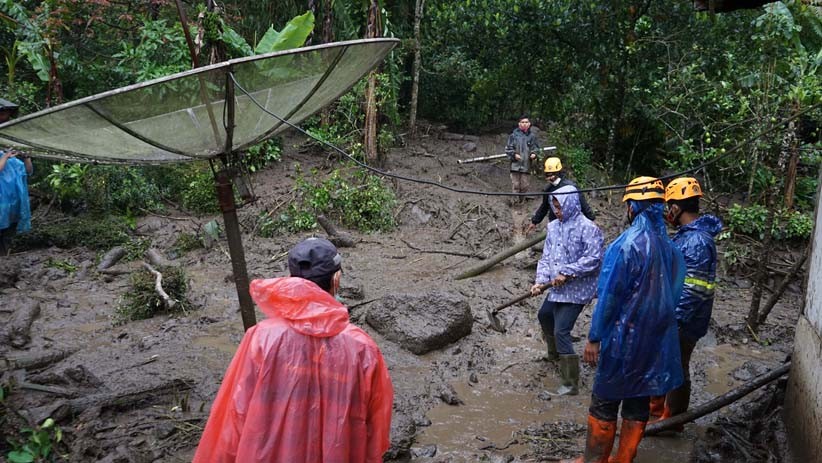 Rumah Warga Rusak Terendam Lumpur akibat Banjir Bandang Gunung Mas Puncak - Bagian 3