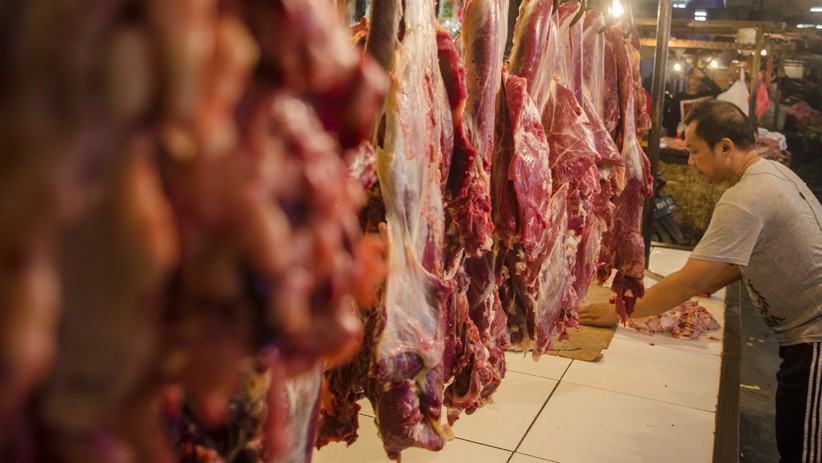 Pedagang Daging Sapi Tetap Berjualan Meski Sepi Pembeli di Bandung - Bagian 2