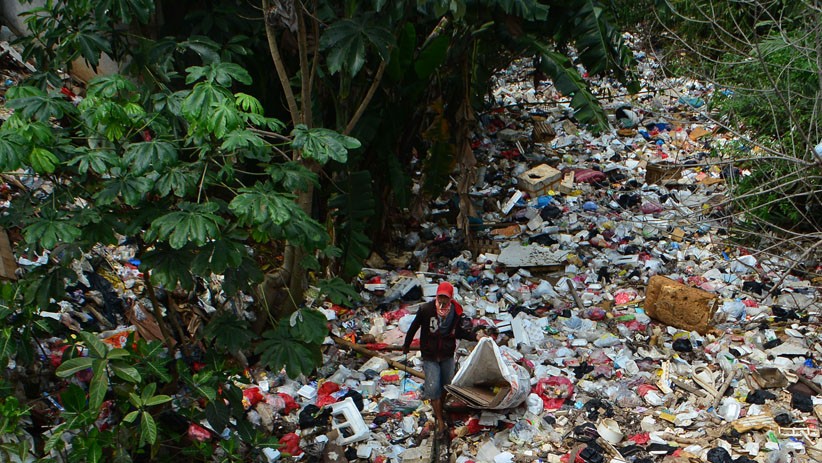 Penampakan Lautan Sampah hingga Air Kali di Depok Tidak Terlihat Bikin Resah  - Bagian 4