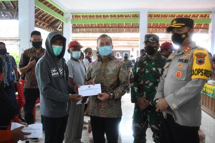 12 ABK Hilang Belum Ditemukan, Bupati Batang Siap Bantu Pencarian dengan Helikopter