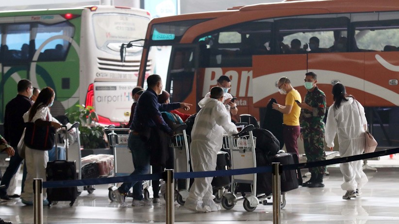 Ratusan TKA China Tiba di Bandara Soekarno Hatta - Bagian 2