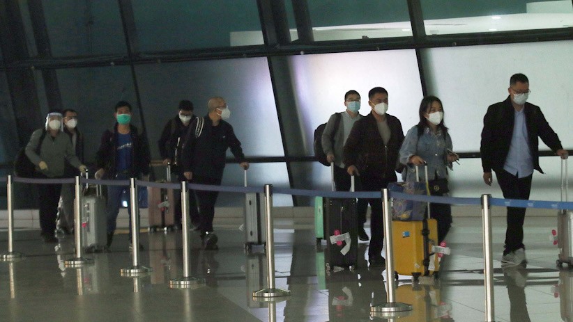 Ratusan TKA China Tiba di Bandara Soekarno Hatta - Bagian 1
