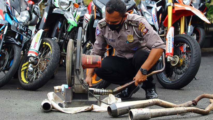 Resahkan Warga, Puluhan Knalpot Bising Dimusnahkan Polisi - Bagian 1