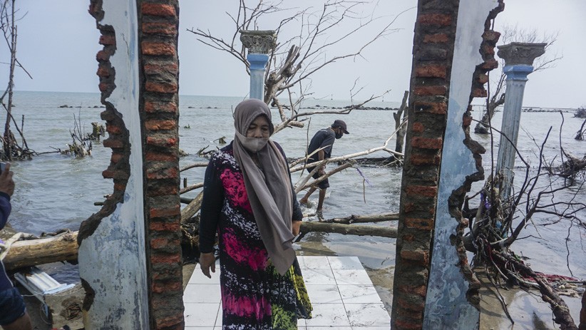 Rumah Warga Pekalongan Hancur akibat Abrasi - Bagian 1