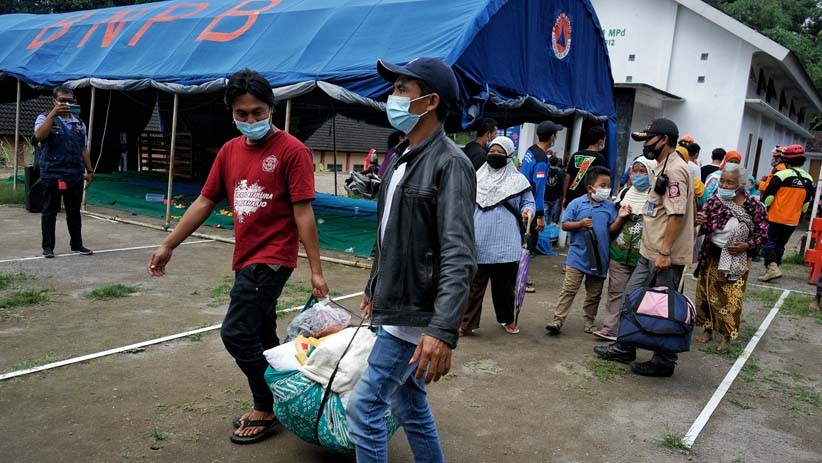 3 Bulan Tinggal di Barak, Ratusan Pengungsi Gunung Merapi Kembali ke Rumah - Bagian 2