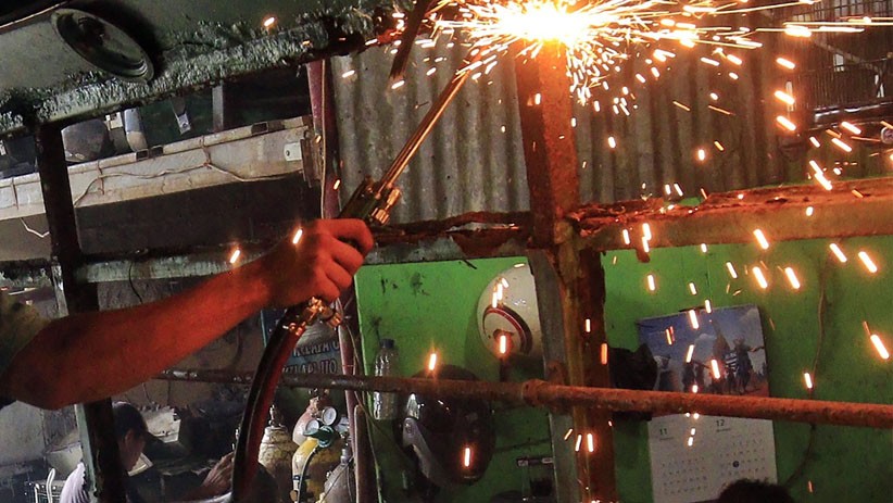 Nasib Angkutan Kopaja Tua, Dipotong-potong dan Dijual Kiloan - Bagian 5
