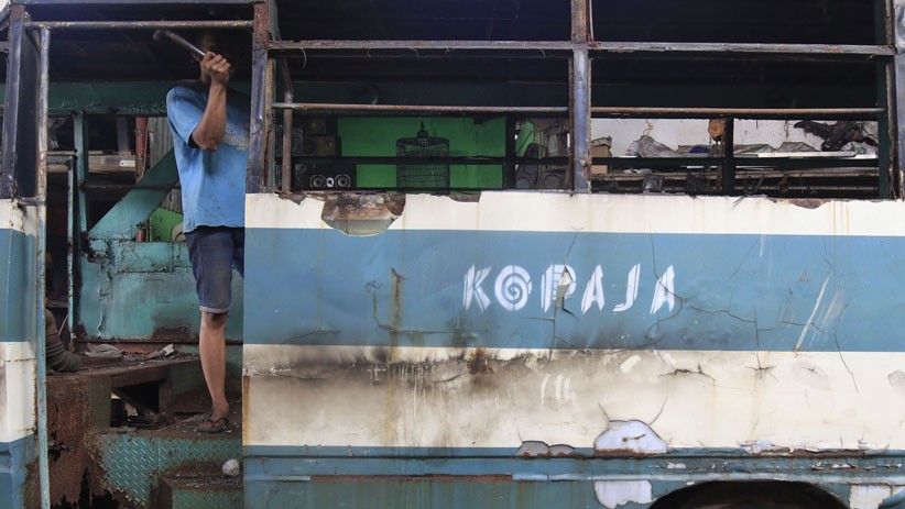 Nasib Angkutan Kopaja Tua, Dipotong-potong dan Dijual Kiloan - Bagian 4