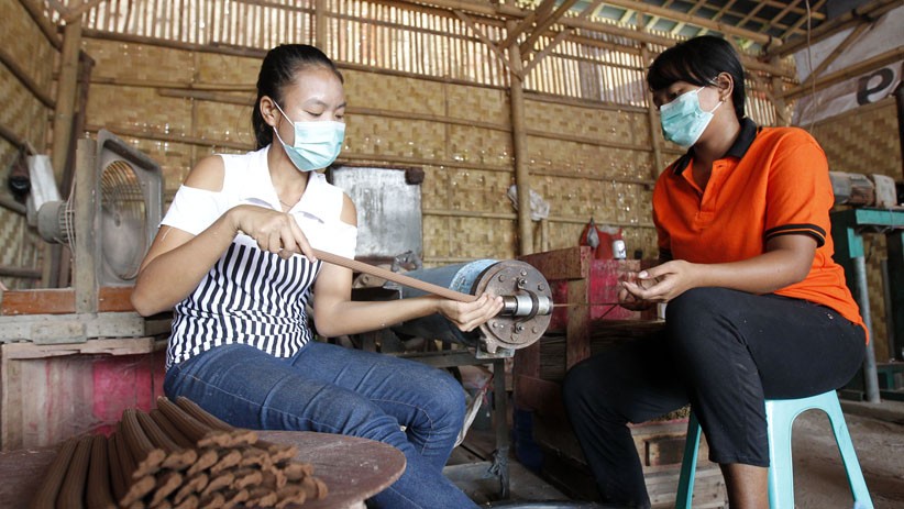 Melihat Proses Pembuatan Hio, Produksi Meningkat Jelang Imlek  - Bagian 3