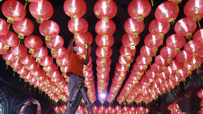 Jelang Imlek, Kelenteng di Tangerang Mulai Dihiasi Lampion - Bagian 2