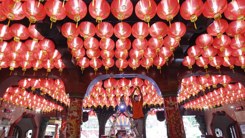 Jelang Imlek, Kelenteng di Tangerang Mulai Dihiasi Lampion - Bagian 1