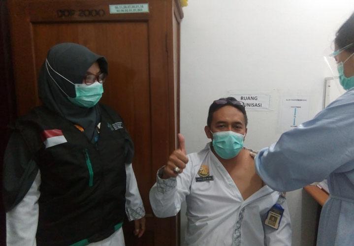 Vaksinasi Tingkat Puskesmas di Karanganyar, 3 Nakes Komorbid Batal Divaksin
